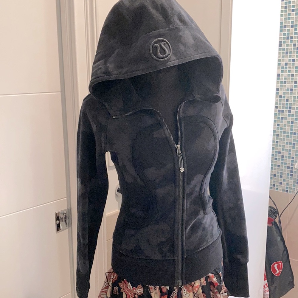lululemon zip up hoodie
